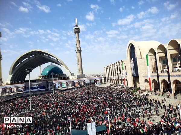 اولین روز وداع با شکوه با رهبر شهید و خانواده بزرگوارشان 