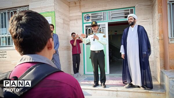 گرامیداشت هفته نیروی انتظامی در دبیرستان میثاق