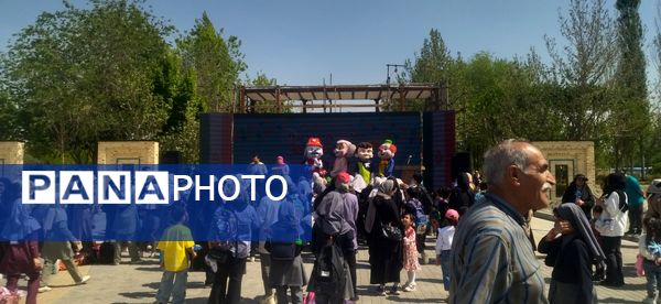 برگزاری جشن فرفره‌ها به مناسبت روز زمین پاک در شهرستان فردیس 