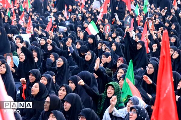 قاب هایی از یک بدرقه آسمانی ماندگار 