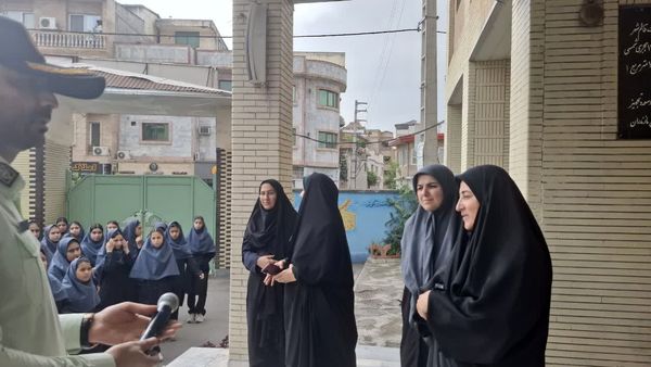 گرامیداشت روز نیروی انتظامی در دبیرستان بهار آزادی قائمشهر