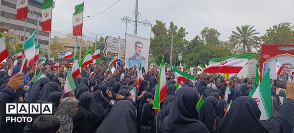 وداع حماسی دریادلان هرمزگان با فرمانده شهید علیرضا تنگسیری در بندرعباس