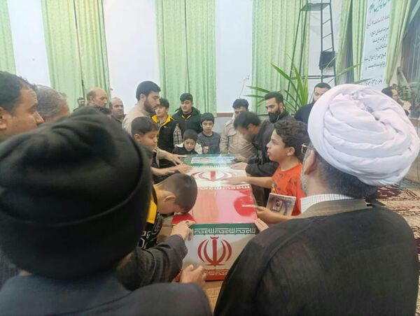  مراسم وداع با پیکر شهید جواد حسن زاده در مسجد امام علی(ع)