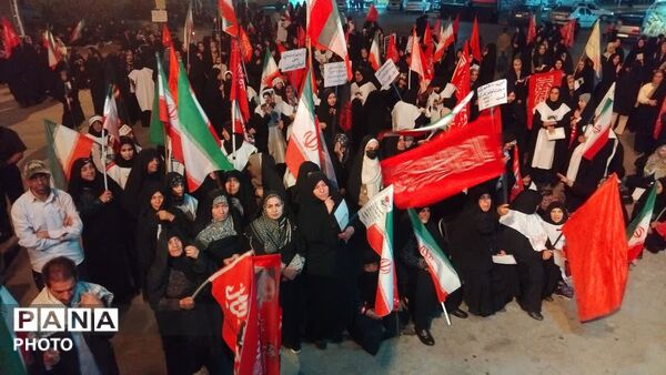  دویست و سومین شب تجمعات «بیعت با رهبری» در نورآباد با تجدید میثاق و نماز استغاثه 