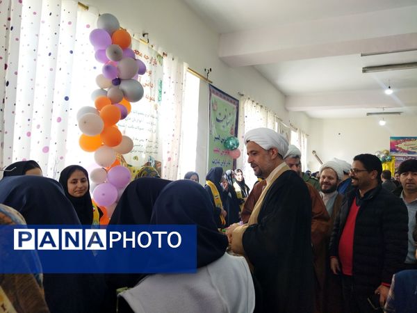 بازارچه دست‌سازه‌های دانش‌آموزان شهر راز