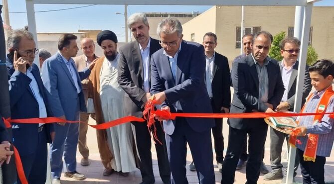 افتتاح چمن‌مصنوعی «شهدای دانش‌آموز میناب» دبستان پسرانه واحدی زارچ