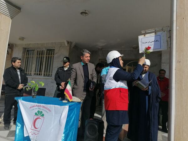 نواختن زنگ زلزله در دبیرستان کوشش شهرستان فاروج 