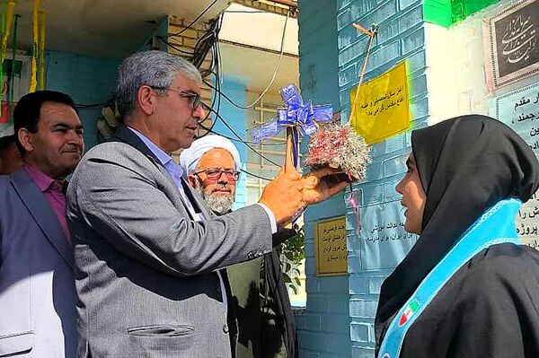 جشن مهر ایثار و نماز و بازگشایی مدارس یک مهر در دبیرستان هیأت امنایی فرهیختگان
