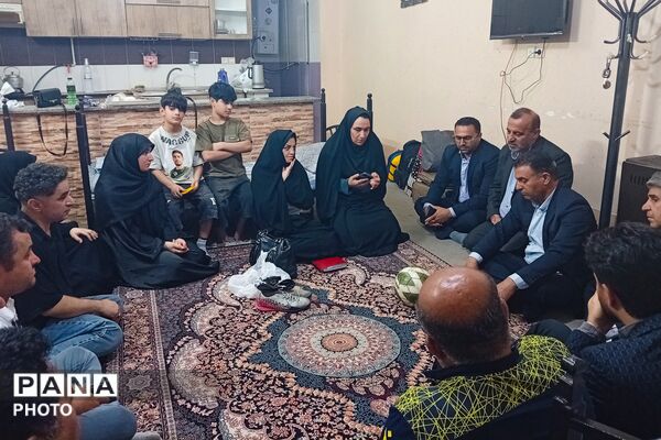 آیین قرعه‌کشی رقابت‌های ورزشی و تجدید میثاق با خانواده شهید محمود نجفی در شیراز