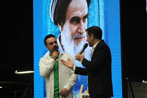 آیین تجلیل از برگزیدگان چهل و دومین دوره مسابقات فرهنگی و هنری دانش‌آموزان شهر تهران