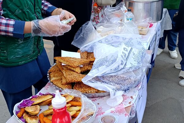 برپایی بازارچه کسب‌و‌کار در مدرسه شهدای پانزده خرداد قرچک
