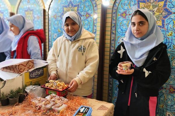 نمایشگاه کسب و کارهای دانش آموزی در دبستان حکمت نبوی ناحیه دو شهرری 
