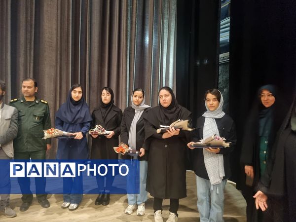 تجلیل از برگزیدگان کنکور سراسری در فرهنگسرای سیمرغ نیشابور 