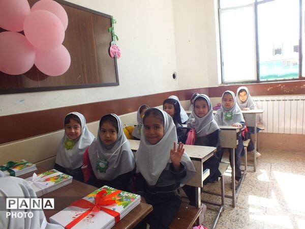 جشن شکوفه‌ها آغاز مسیری تازه برای اولی ها در دبستان مستانه رحمانی فرد