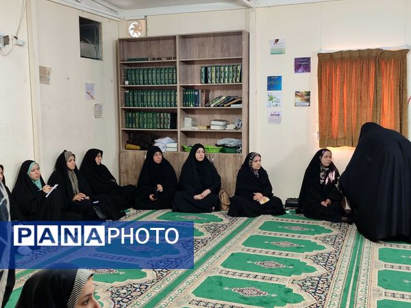 برگزاری جلسه آموزش خانواده در دبستان شاهد حاج تقی آقا بزرگ مشهد