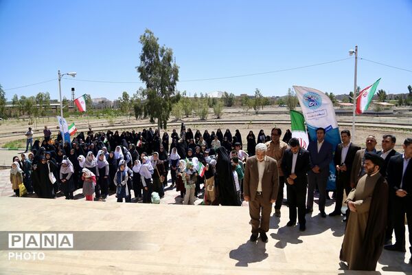 آیین کاشت 168 نهال به یاد دانش‌آموزان شهید میناب در اردوگاه 15خرداد قم