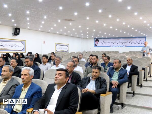 جلسه مدیران مدارس و ناظرین مسابقات خوارزمی در شهرستان خلیل آباد 