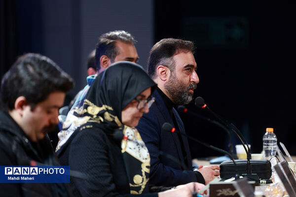 نشست نقد و بررسی پویانمایی «نگهبانان خورشید» در چهل و چهارمین جشنواره ملی فیلم فجر