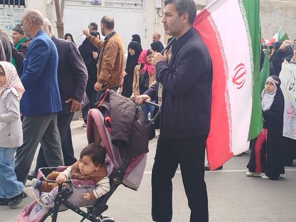 حضور پر شور کودکان و نوجوانان خلیل آبادی در راهپیمایی ۲۲ بهمن