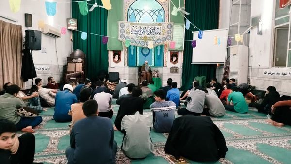 حلقه‌های معرفتی دانش‌آموزان معتکف دبیرستان ماندگار امام صادق(ع) قم