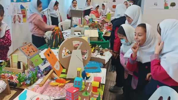 حضور فعال دانش‌آموزان مدارس منطقه پردیس در نمایشگاه «ماها» 