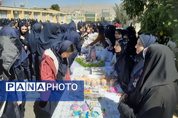 برگزاری بازارچه  کسب و کار دانش‌آموزی در آموزشگاه پویش ناحیه ۳شیراز 