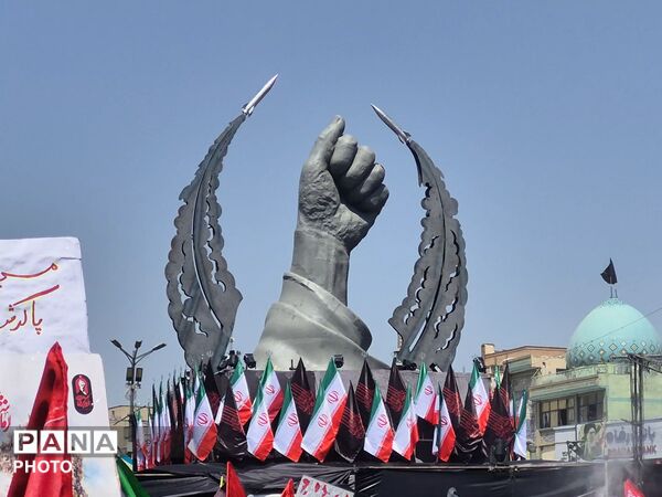 اشک یک ملت در بدرقه رهبر شهید