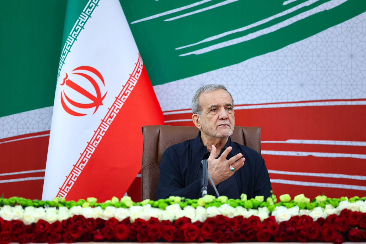 پزشکیان: وحدت و انسجام مردم عامل ایستادگی ایران در برابر فشارهاست