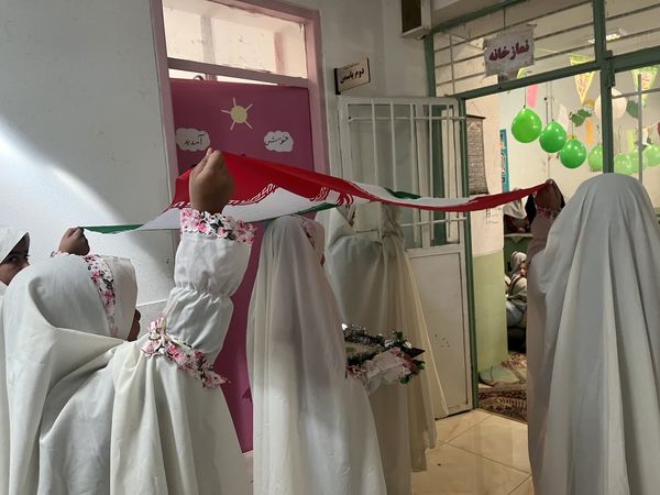 جشن یاوران انقلاب در دبستان شهید نوروزی ابرکوه