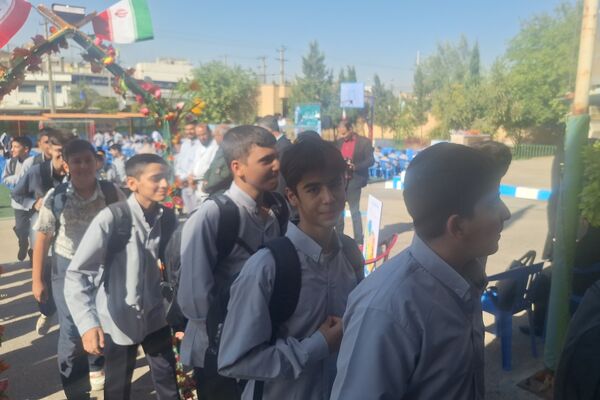 مهر با مقاومت همگام در دبیرستان هیأت امنایی رازی ناحیه چهار شیراز 