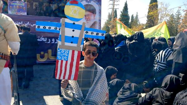 ۱۳ آبان؛ روز تجلیل از آگاهی، فداکاری و نقش‌آفرینی نسل جوان ایران