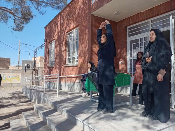 گرامیداشت سیزده آبان در دبیرستان مادرمهربان خلیل آباد