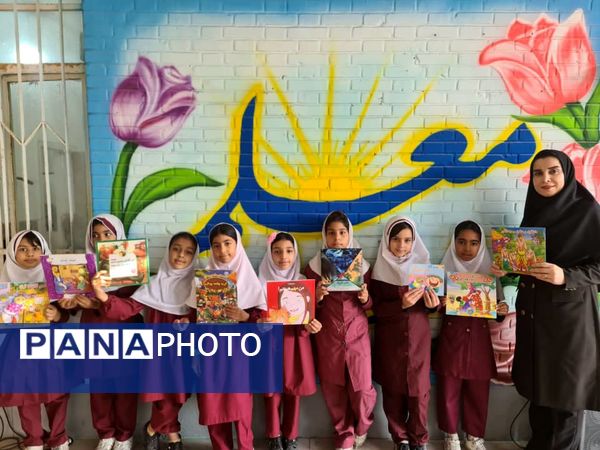 جشن کتاب و قصه‌گویی در دبستان شهید تنیده