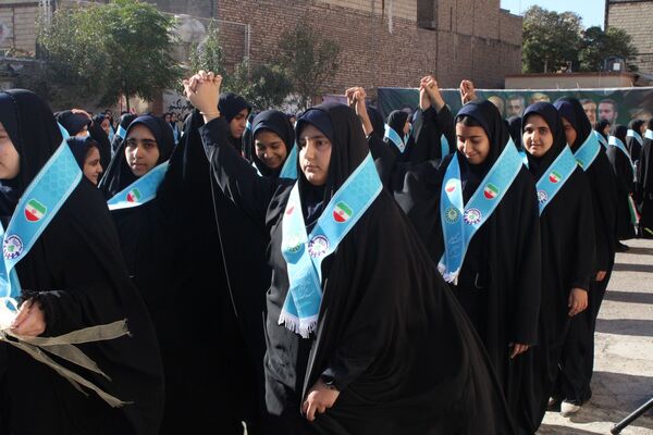 جوشش غیرت و همدلی دانش‌آموزان رباط‌کریم در مراسم وطن‌یار