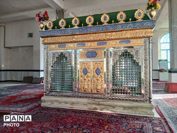 بازسازی و مرمت قبور مطهر شهدای روستای شاهزید تویسرکان 