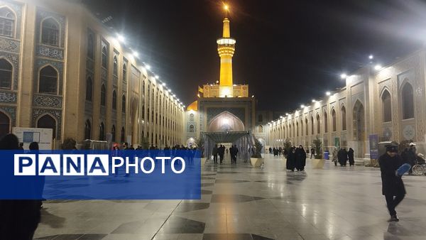 حرم مطهر امام رضا (ع) در شب مبعث رسول خدا