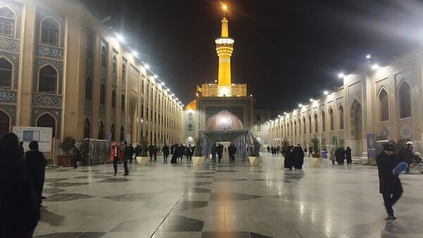 حرم مطهر امام رضا (ع) در شب مبعث رسول خدا