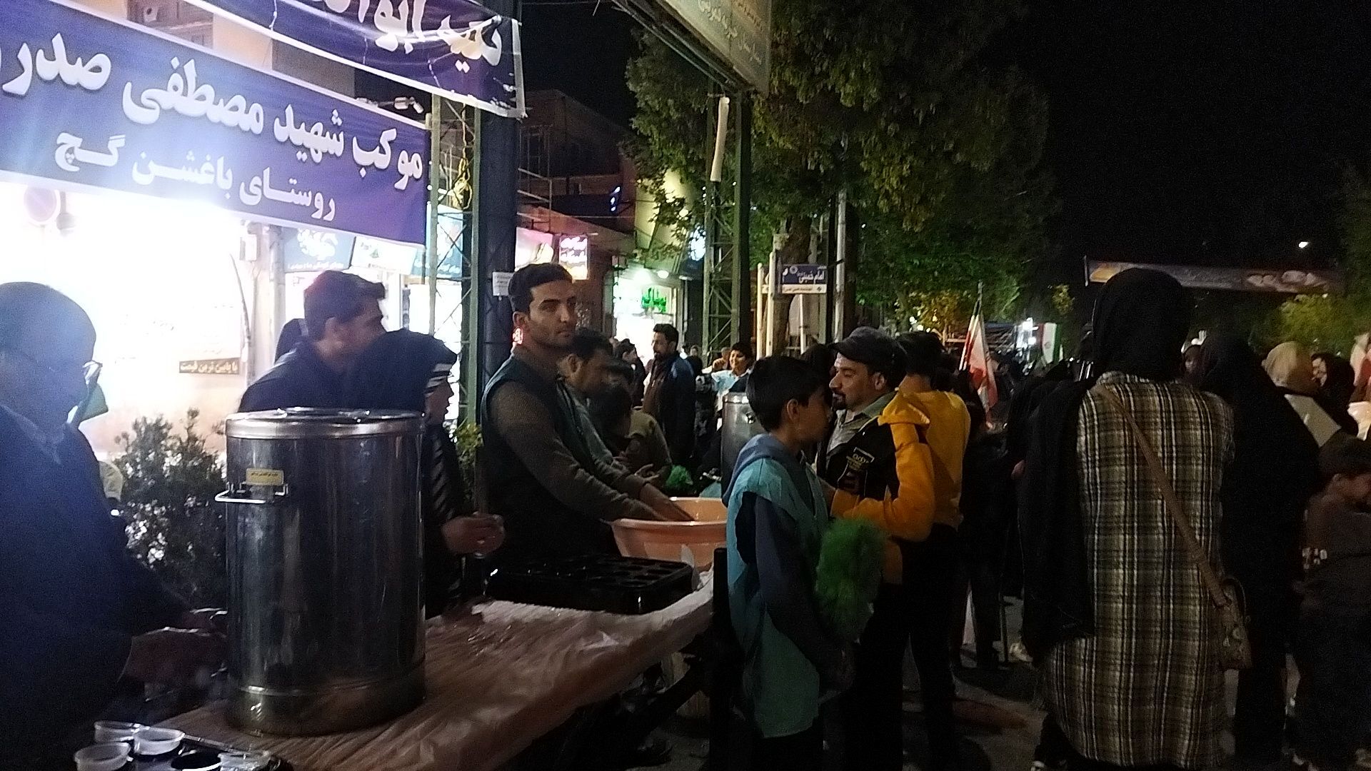 موکب مردمی شهید مصطفی صدر زاده پنجاه شب میزبان وطن پرستان نیشابوری 