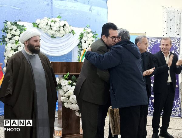 آیین تجلیل از فرهنگی بازنشسته در شهرستان مانه

