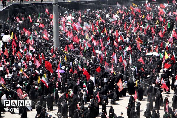 آخرین وداع با قائد شهید: پیکر مطهر آیت‌الله سیدعلی‌خامنه‌ای در میان سیل عاشقان به مصلی تهران رسید 