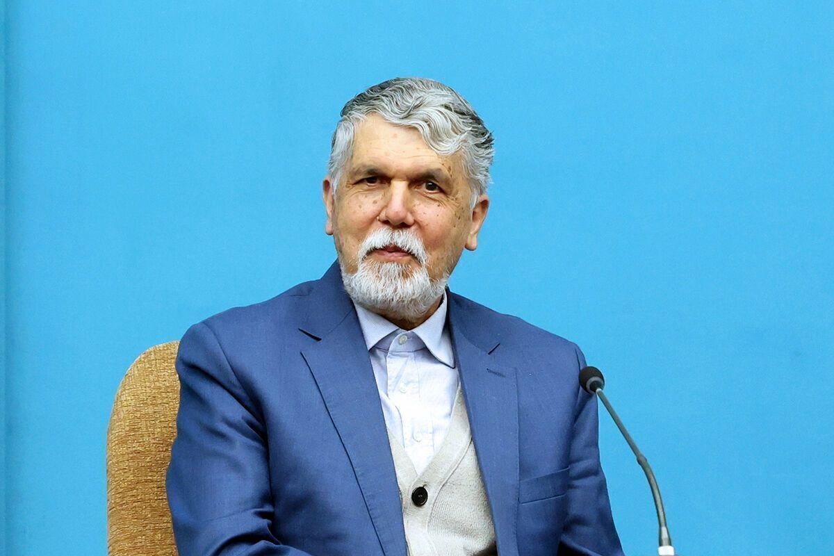 «سرو ایرانی» با ریشه‌های دانایی همچنان استوار ایستاده است