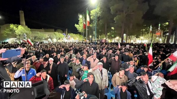 حضور حماسی مردم ابرکوه در بیعت با رهبر معظم انقلاب