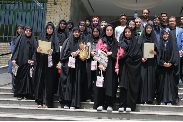 تجلیل از دانش‌آموز خبرنگاران پانا ناحیه یک شهرری به مناسبت روز خبرنگار