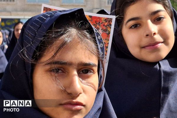 تقدیر از رتبه های برتر درسی در دبستان مریم بهارستان دو