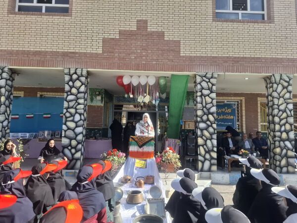برگزاری ویژه‌ برنامه هفته فرهنگی در دبیرستان حضرت فاطمه‌زهرا(س) شهرستان فیروزکوه
