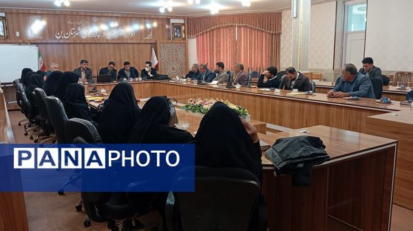 جلسه بررسی عملکرد و کیفیت آموزشی مدارس شهرستان بن با حضور مسئولان استانی