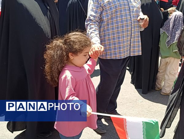 راهپیمایی جمعه خشم و نصر با حضور پرشور مشهد مقدس برگزار شد