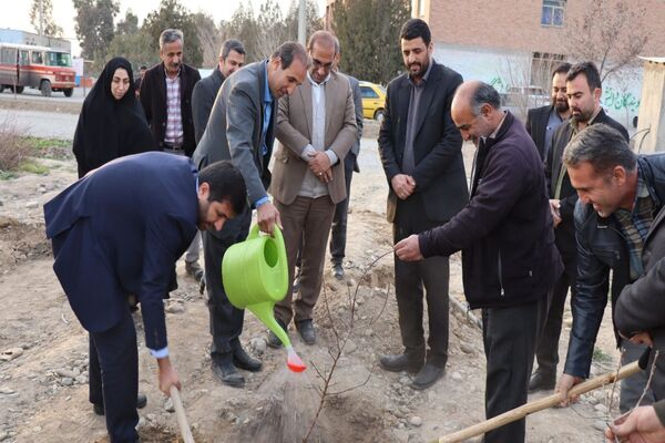 آیین روز درختکاری در هنرستان کشاورزی شهید باهنر پاکدشت 
