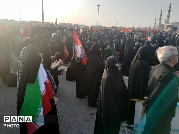 تشیع باشکوه رهبر شهید به همراه خانواده در مسجد مقدس جمکران