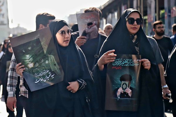 برگزاری مراسم وداع تهرانی‌ها با پیکر ابراهیم رئیسی و همراهانش